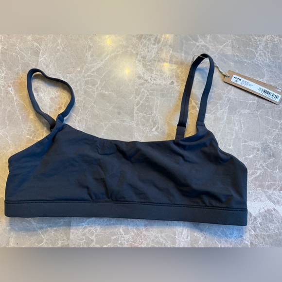 SKIMS FITS EVERYBODY
SCOOP BRALETTE SIZE S - Picture 3 of 6